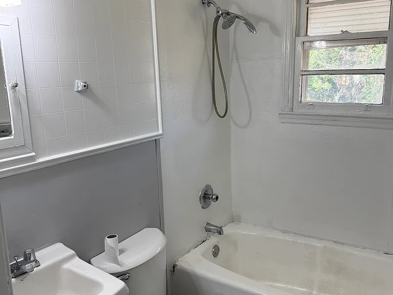 310 Walker Dr — Photo 5