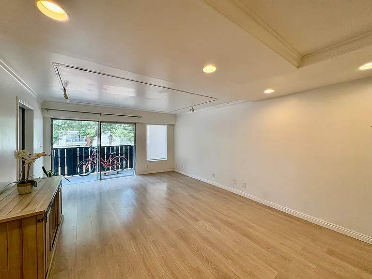 18645 Hatteras St #166 — Photo 6