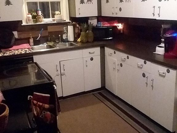 4th image of 615 W Division St