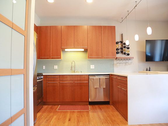 3rd image of 2120 W Washington St #304