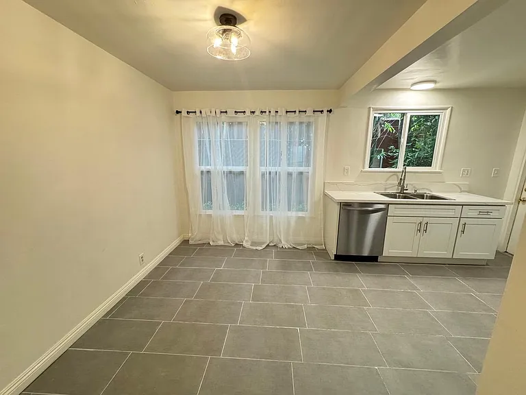 835 Bay St #1 — Photo 13