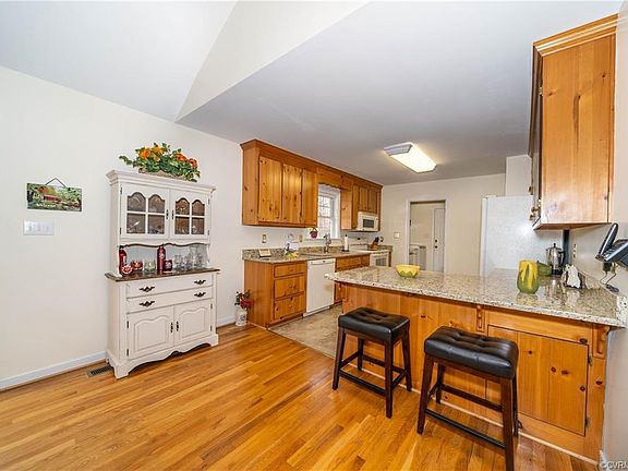 5th image of 1590 Brooks Edge Ct