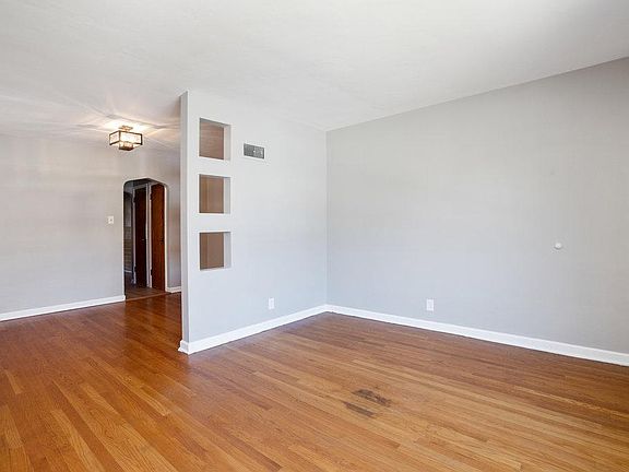 5th image of 4976 Oleatha Ave