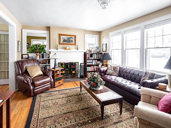 2nd image of 1006 Saint Vincent St