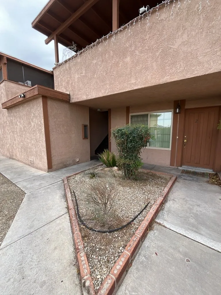 2 bed, 2.0 bath, $1,050 — Photo 1