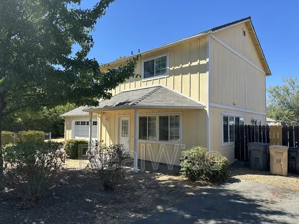 715 SW Laurel St, Grants Pass, OR 97526