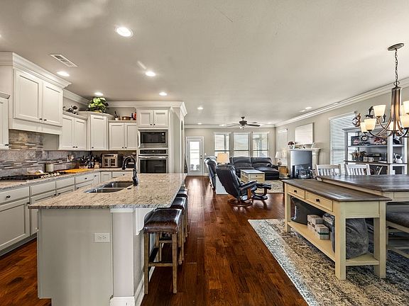2nd image of 505 Sunset Dr