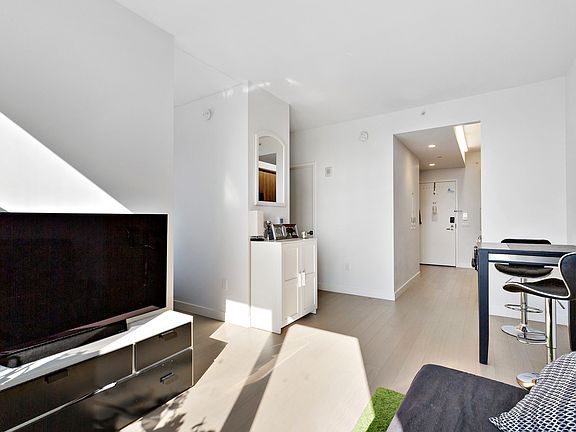4th image of 28-30 Jackson Ave #14F
