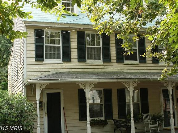 2nd image of 133 N Queen St #133