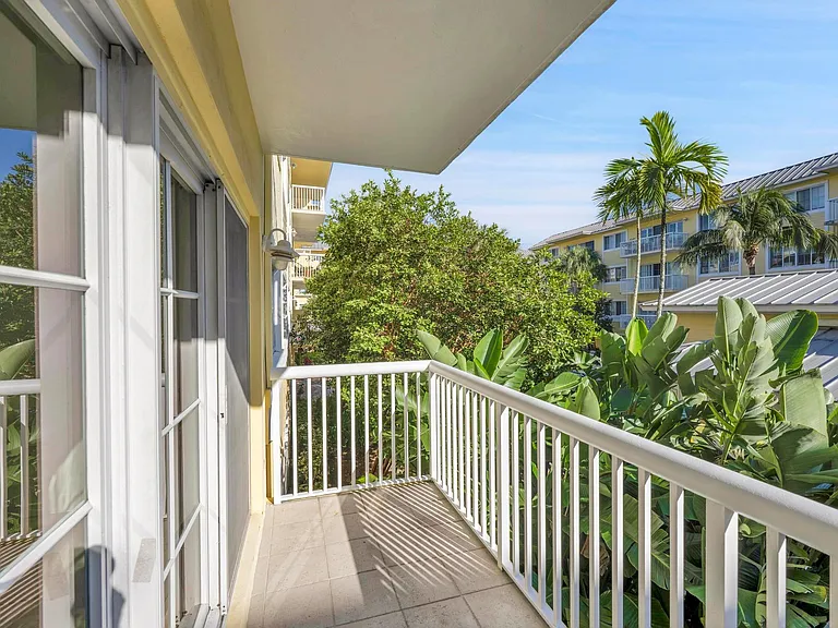 1515 E Broward Blvd #227 — Photo 25