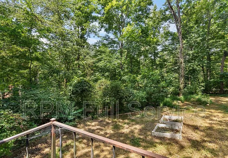 570 Carol Dr — Photo 29