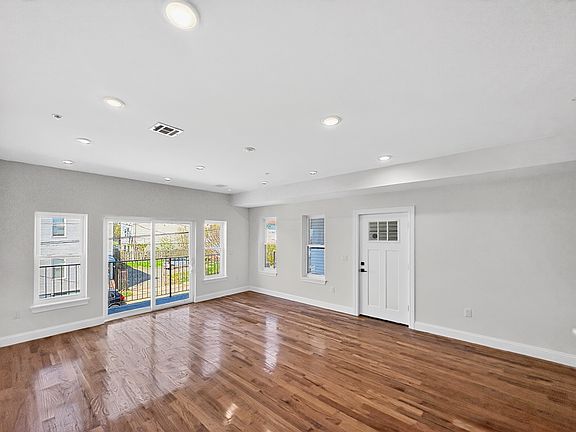 5th image of 270 Hunterdon St #2