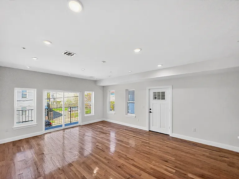 270 Hunterdon St #2 — Photo 5