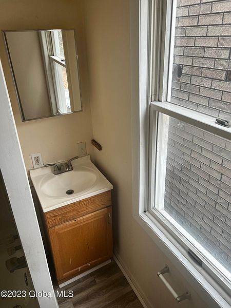 5th image of 452A Hudson Avenue