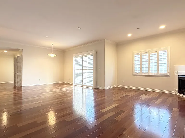 956 S Wilton Pl #401 — Photo 1