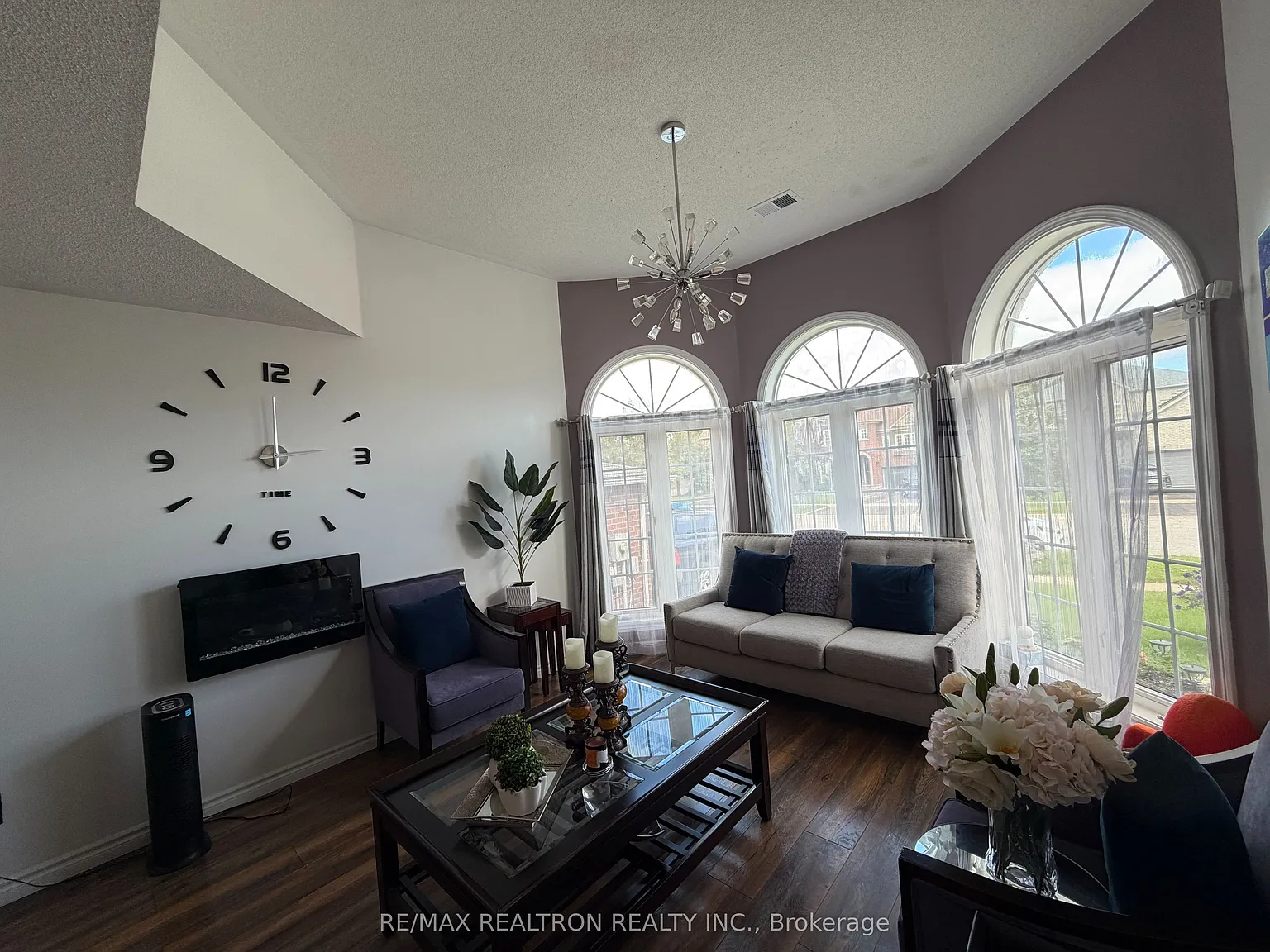 5 bed, $3,100 — Photo 2
