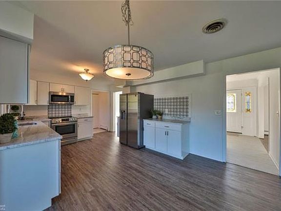 3rd image of 501 Westwind Dr