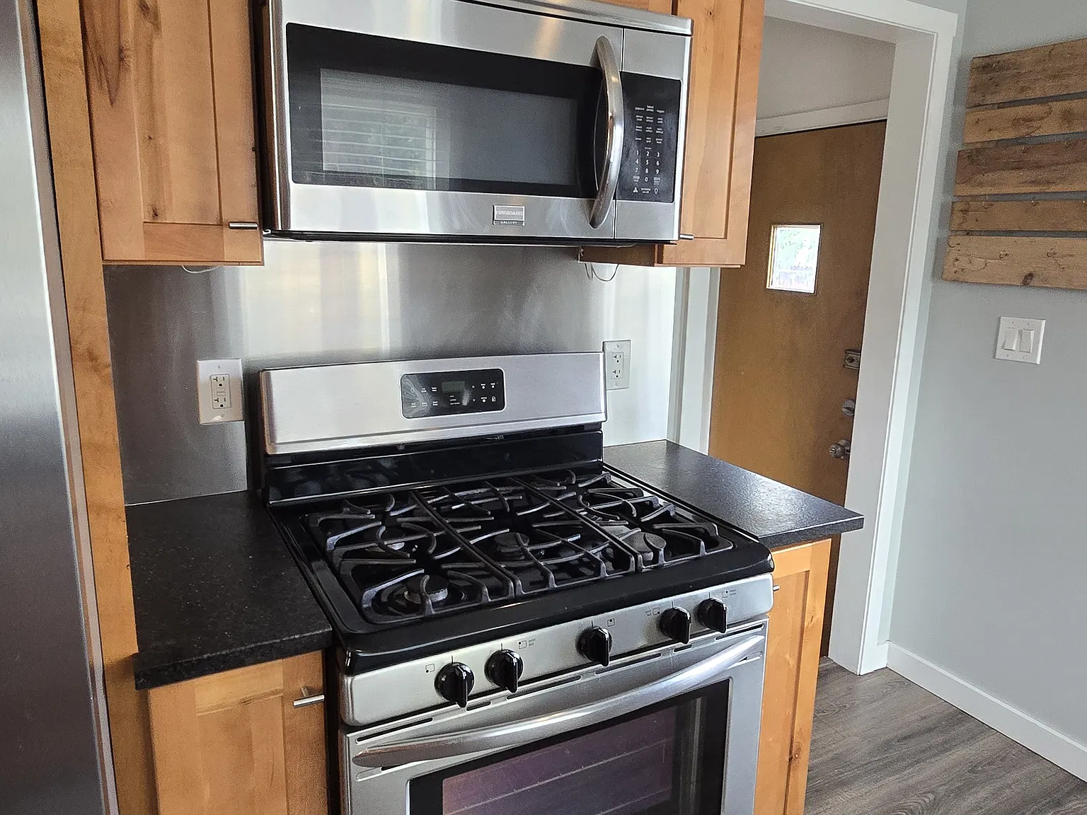 4 bed, 2088 sqft, $3,100 — Photo 3