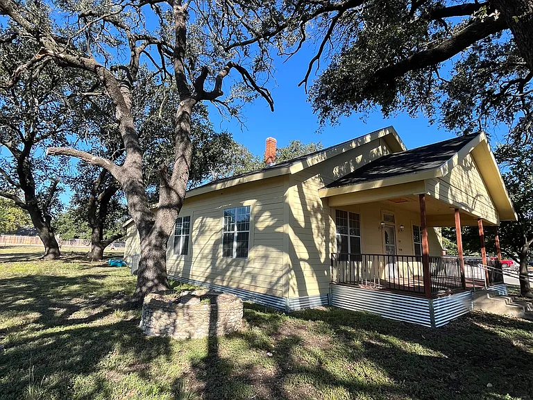 S Pecan St — Photo 2