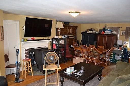 5th image of 382 Walpole St #384