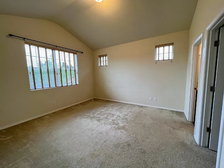 9212 Campus Glen Dr NE — Photo 16