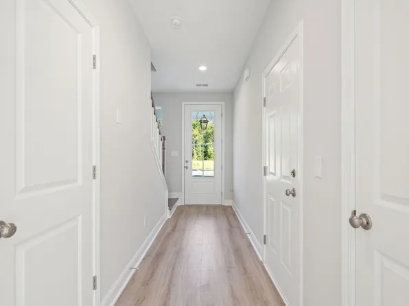 102 Hawthorne Landing Dr, Goose Creek, SC 29445