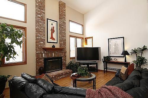 Dramatic 2 story family room!