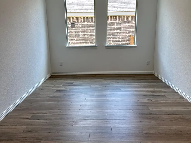 8505 Honeylocust St — Photo 5