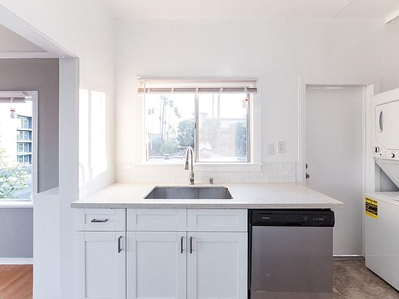 5th image of 205 N Berendo St #1/4