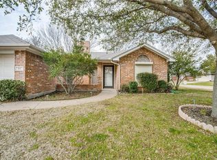 841 Spring Meadows Dr, Burleson, TX 76028