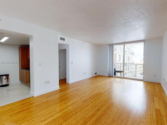 2nd image of 18800 NE 29th Ave APT 922