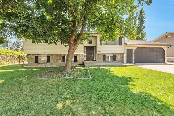2151 W 300 North St — Photo 1