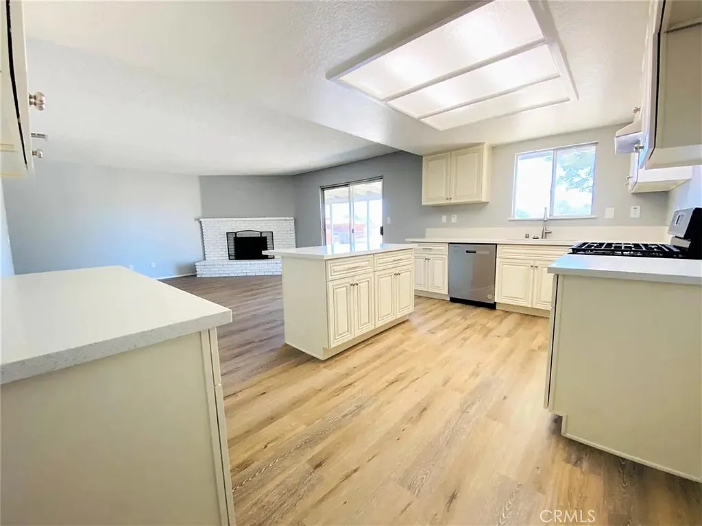 3 bed, 1664 sqft, $2,500 — Photo 4