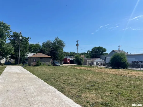 1120 W 3rd St, Davenport, IA 52802