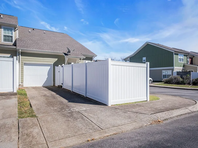 2031 Hemlock Dr #1 — Photo 25