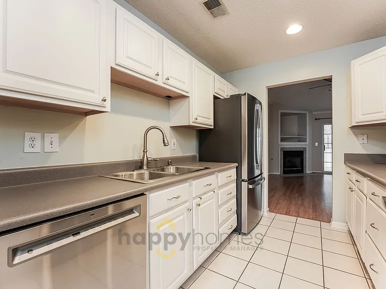 1627 Dexter Ln — Photo 7