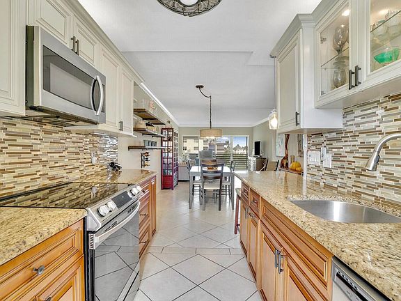 4th image of 921 Spanish Circle E #332