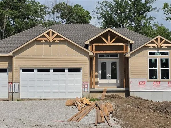 1503 Stonewall Dr, Oak Grove, MO 64075