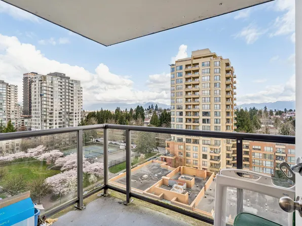 3588 Crowley Dr #1209, Vancouver, BC V5R 6H3