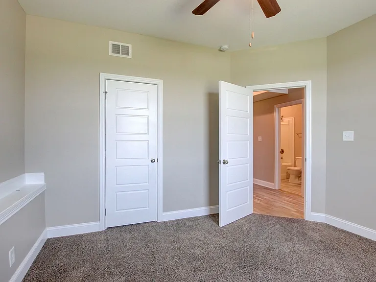 1121 Cardinal Creek Dr — Photo 38