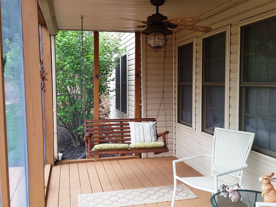 SCREENED IN BACK DECK AREA
