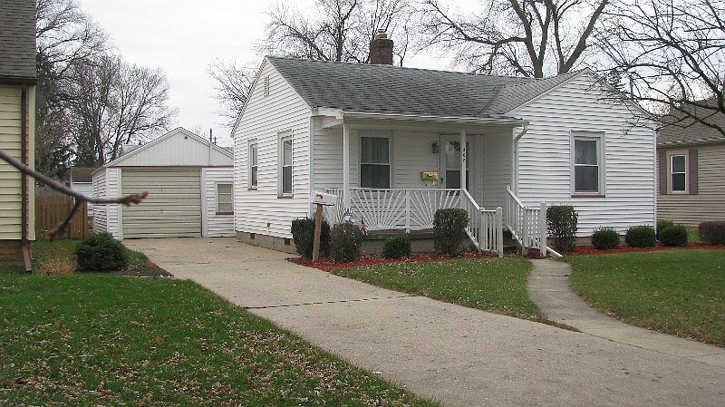 1st image of 302 Thompson St