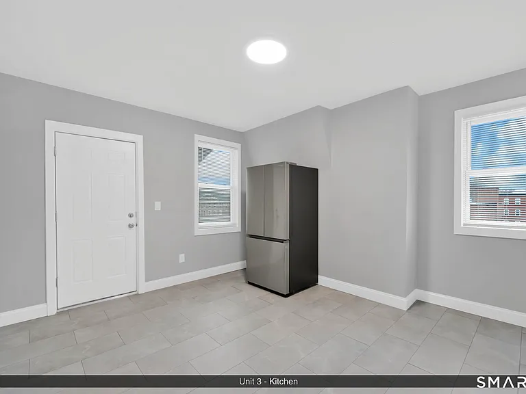 144 Madison St #3 — Photo 6