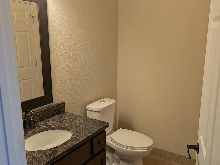 S15W22189 Overlook Ct — Photo 6