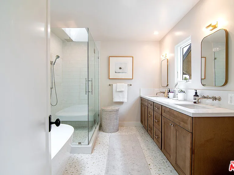 8021 Blackburn Ave #U — Photo 25