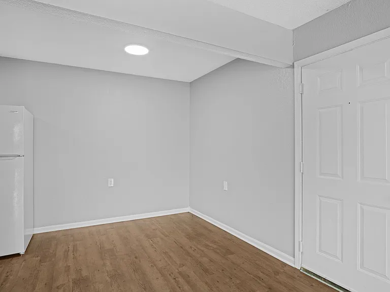 Callaway Villa Apartments — Photo 22