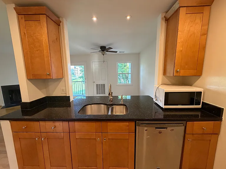 10404 Parthenon Ct — Photo 9