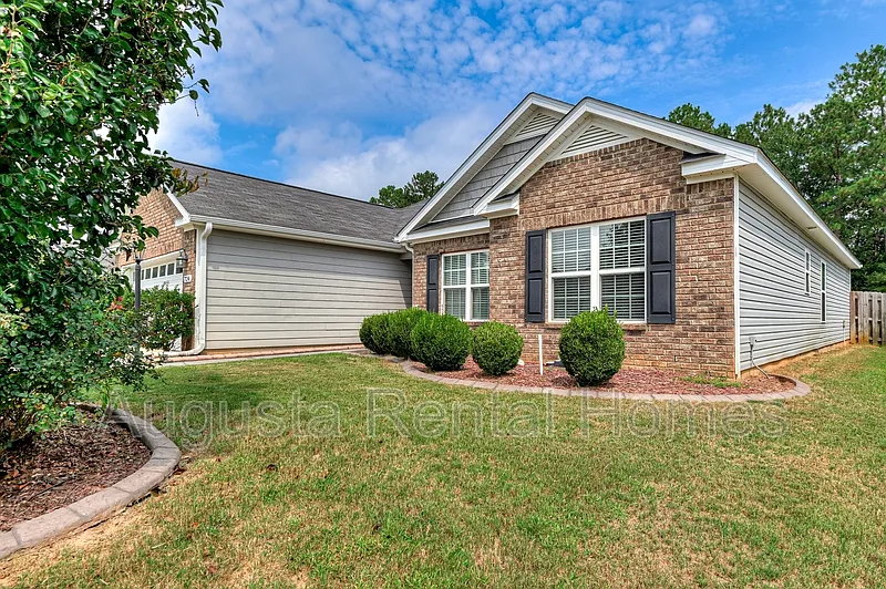 4 bed, 2.0 bath, 2133 sqft, $2,050 — Photo 4