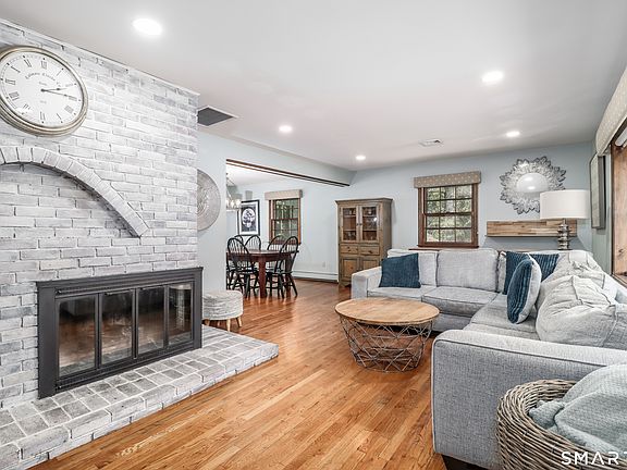 4th image of 6 Brookdale Lane