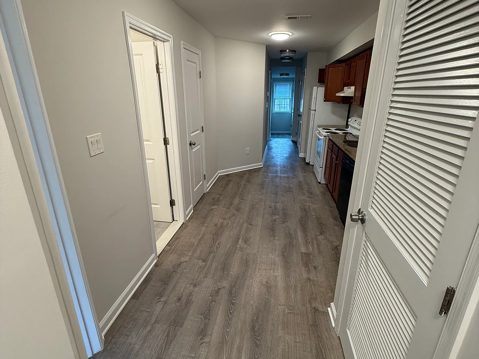 3 bed, 700 sqft, $4,000 — Photo 2